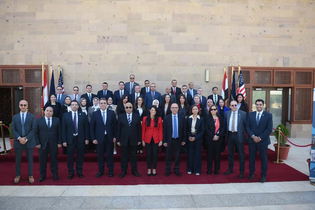 Government delegaters and Deans of AUC group photo 