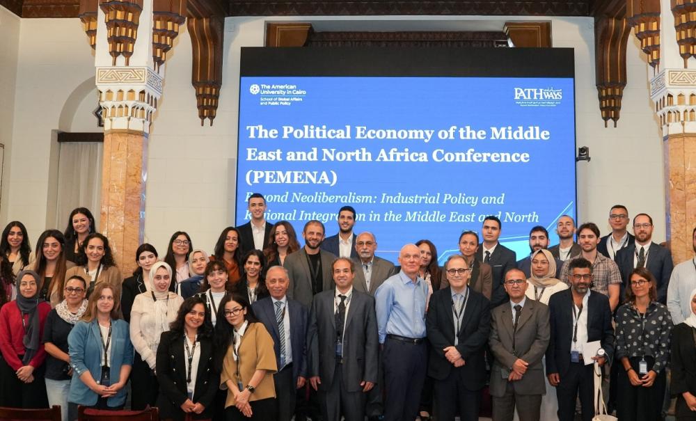 pathways event with AUC president taking a group photo with attendees