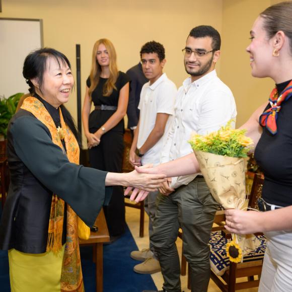 students meeting first lady of Singapore 